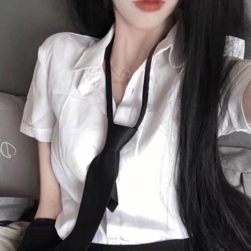 摆摊后，全城大哥都来给我打下手
